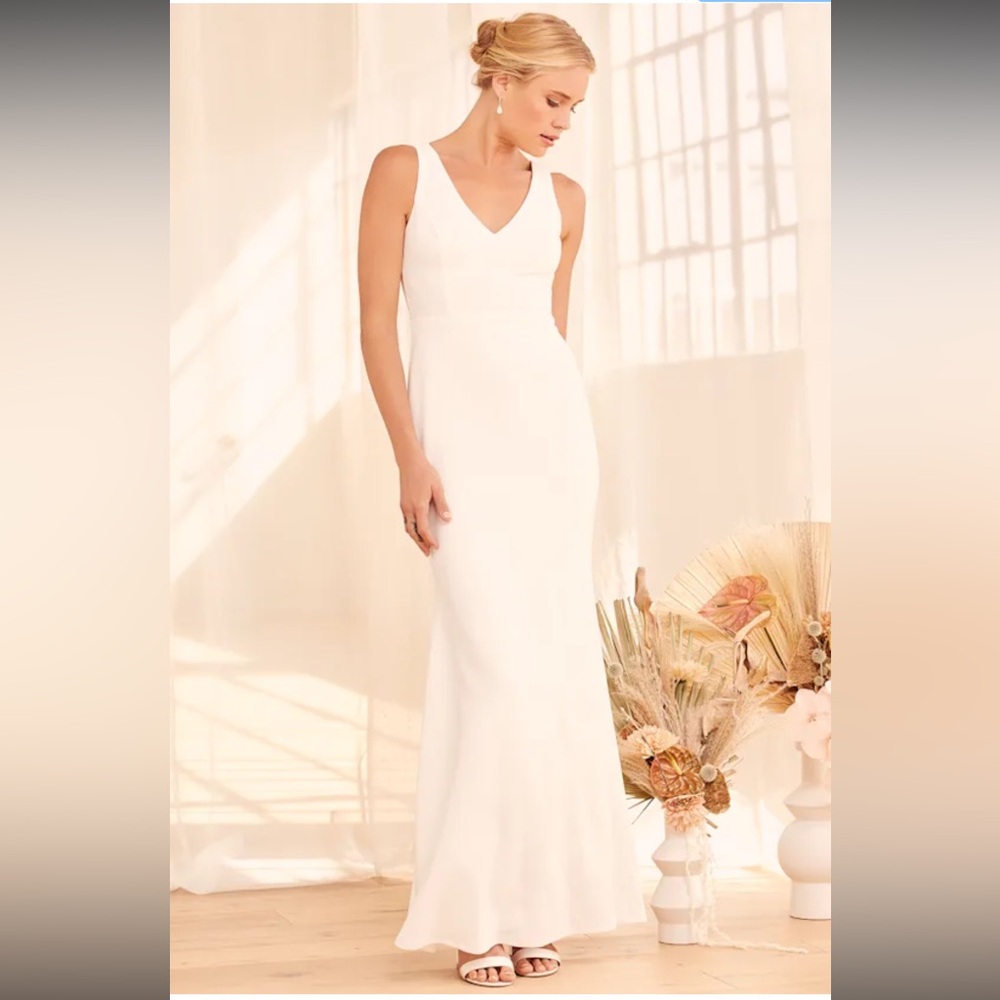 Lulu's Elegant White V-Neck Wedding Dress Medium